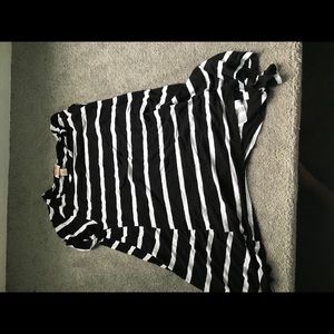 Cute black and white stripped top